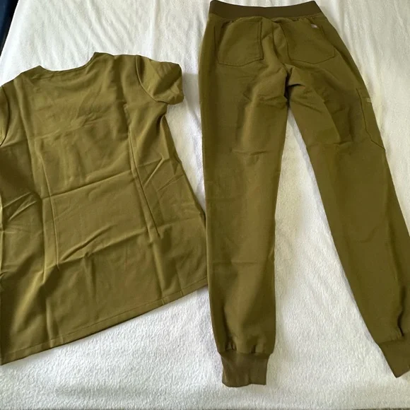 Figs light olive green scrub set xs/p - Picture 2 of 4